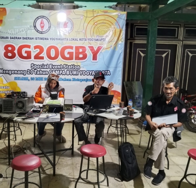 Bersama YB2WYC dan YC2WOY pada SES 8G20GBY OLY di Notoprajan Rumah YB2XAG