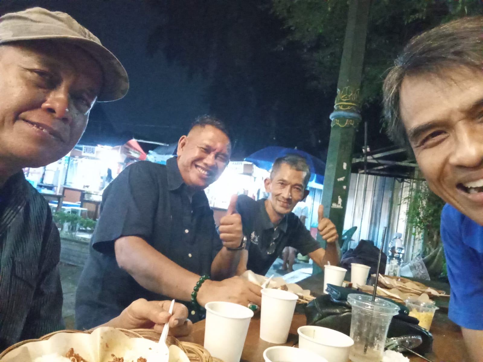 Eyeball qso dg rekan² operator ONN (YC2UBC, YC2YZA, YB5NVE) di Pendopo Lawas